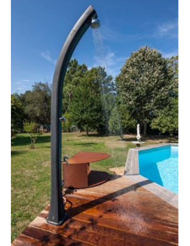 Ducha solar curva 25 litros de resina con lavapies color negro gre